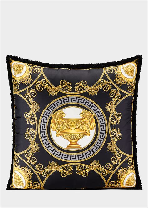 versace подушки|Versace cushions.